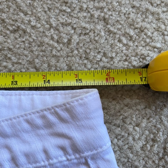 NWOT Joes Distressed White Capris - Picture 6 of 8